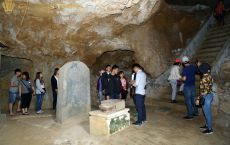 Visit Bich Dong Pagoda