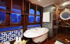 Au Co Suite bathroom