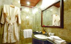 Deluxe cabin bathroom