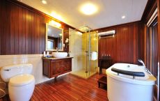 Bathroom Superior Suite