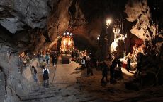 Huong Tich cave