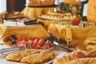 Renea Cruise - Bai Tu Long