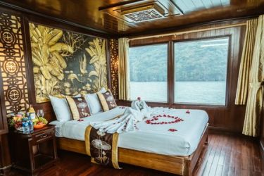 Renea Cruise - Bai Tu Long