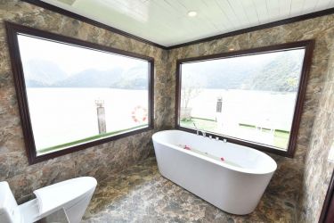 Sapphire Cruise Halong