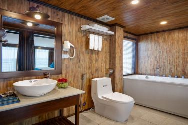 Alisa Cruise Halong Bay