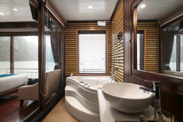 Alisa Cruise Halong Bay