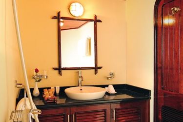 Halong Emeraude Cruise