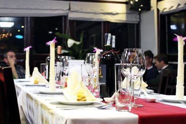 Garden Bay Premium Cruise