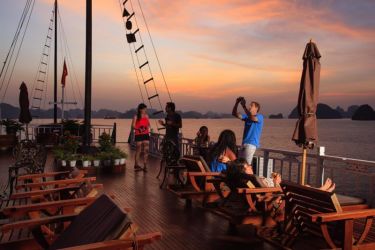 Garden Bay Premium Cruise