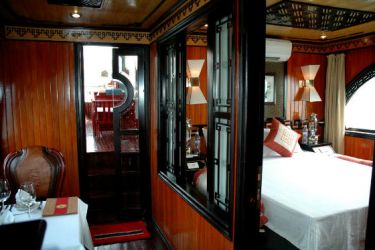 L’Amour Junk 1 cabin