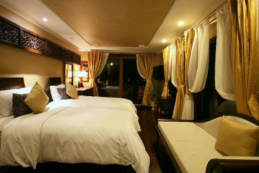 Halong Violet Cruise