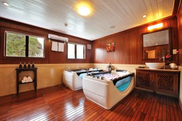 Paradise Peak Cruise