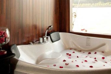 Valentine Premium 2 cabins