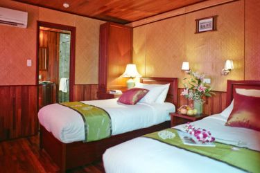 Valentine Junk 5 cabins