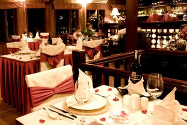 Valentine Junk 5 cabins