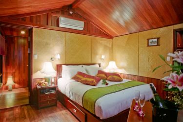 Valentine Junk 5 cabins