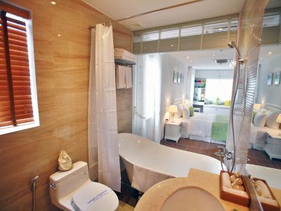 Junior suite bathroom