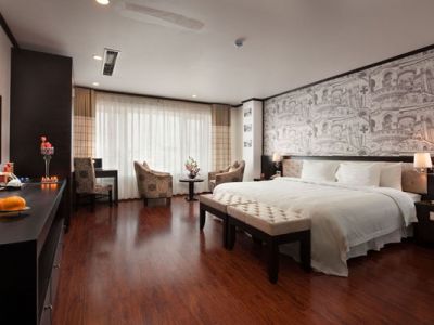 Suite with city view