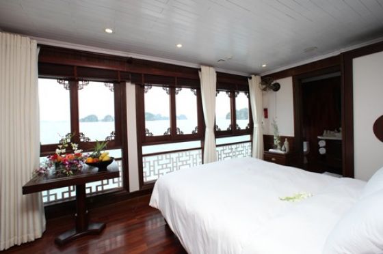 Grand Deluxe Cabin (Large Window)