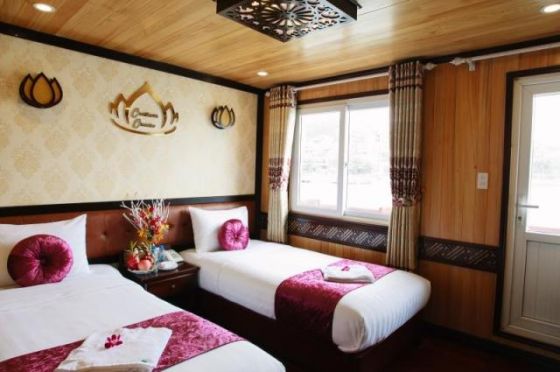 Twin bed Private Balcony-upper floor