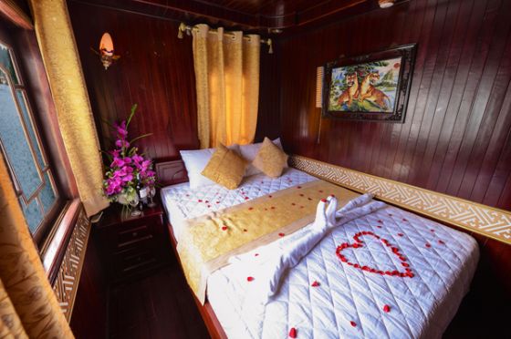 Honeymoon Suite - upper floor