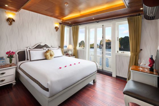 Suite Double / twin bed cabin Private balcony at 2nd floor